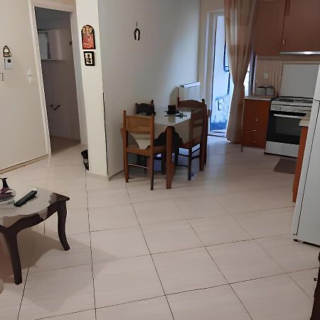 Ομορφο Διαμερισμα Στο Κεντρο Της Πολης Με Παρκιν Apartment Trikala  Exterior photo